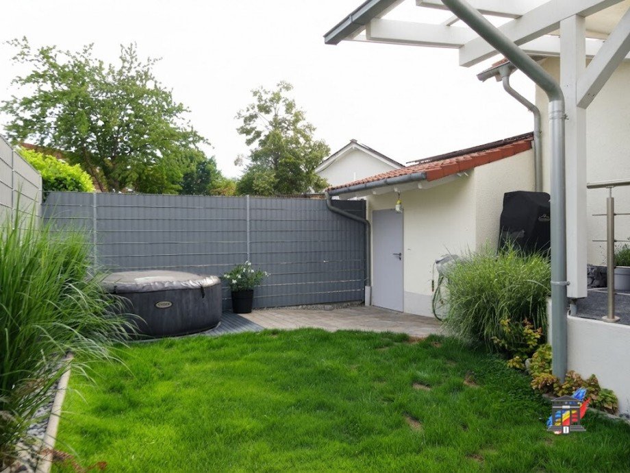 Garten Doppelhaush�lfte Forst