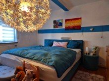 OG: Schlafzimmer Einfamilienhaus mit Gewerbeeinheit