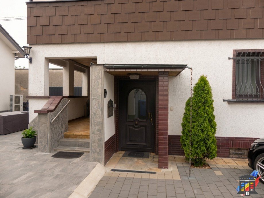 Eingang Zweifamilienhaus Wagh�usel