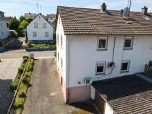 r�ckw�rtige Ansicht Haus mit sch�nem Grundst�ck - Mehrgenerationenwohnen m�glich