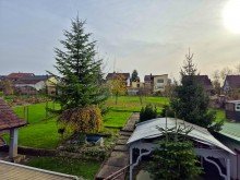 gro�es Grundst�ck Rustikales Haus mit sehr gro�em Grundst�ck