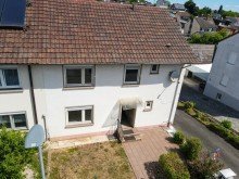 Luftbild Eingangsseite Haus mit sch�nem Grundst�ck - Mehrgenerationenwohnen m�glich