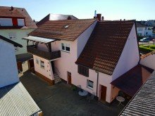 Hofansicht Einfamilienhaus mit gro�em Grundst�ck und Ausbaupotential