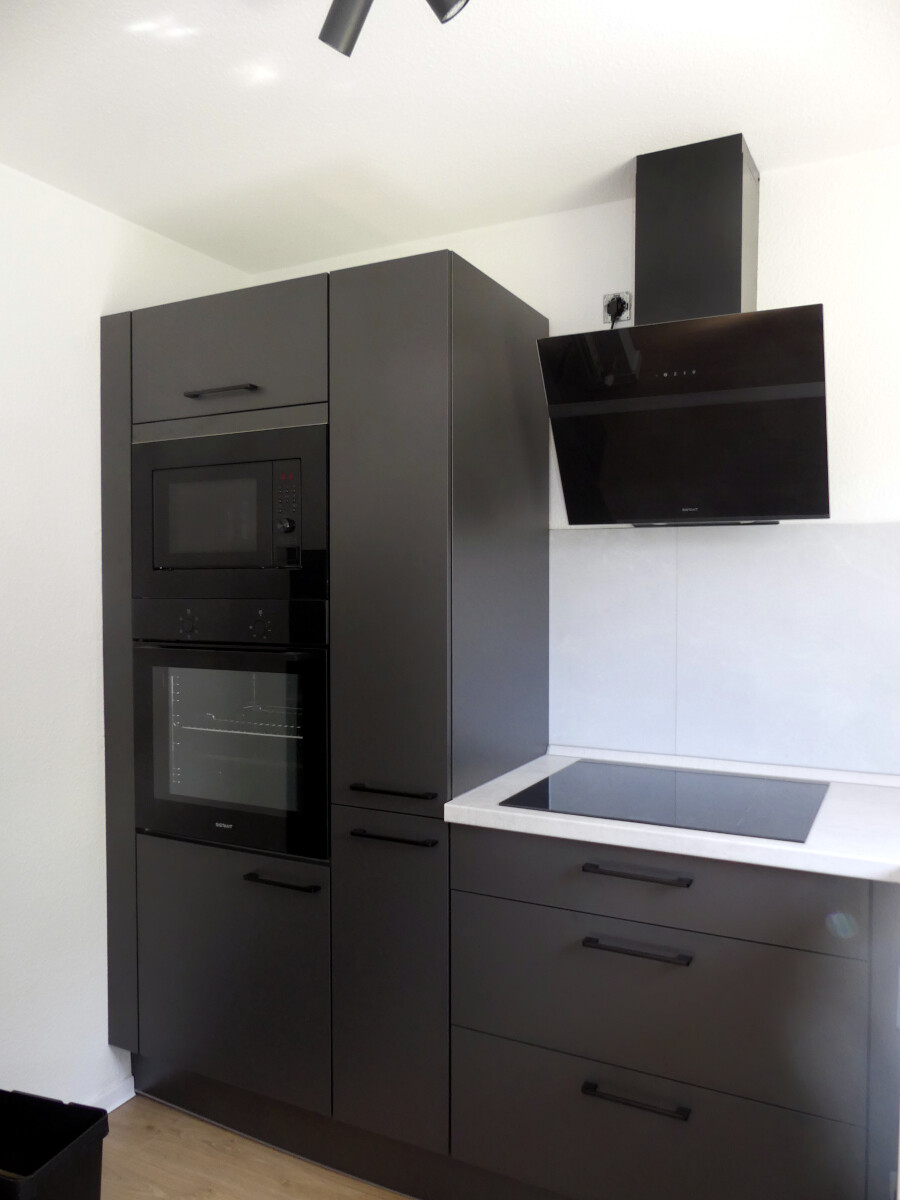 neue Einbauk�che Souterrainwohnung Forst
