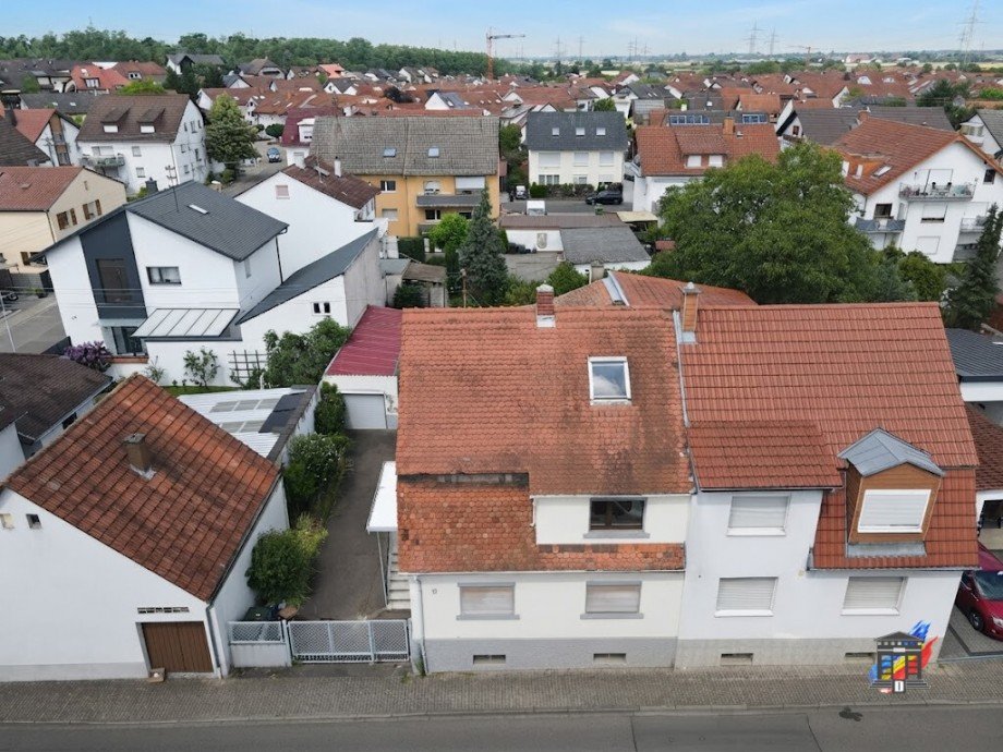 Vorderansicht Haus Doppelhaush�lfte Sandhausen