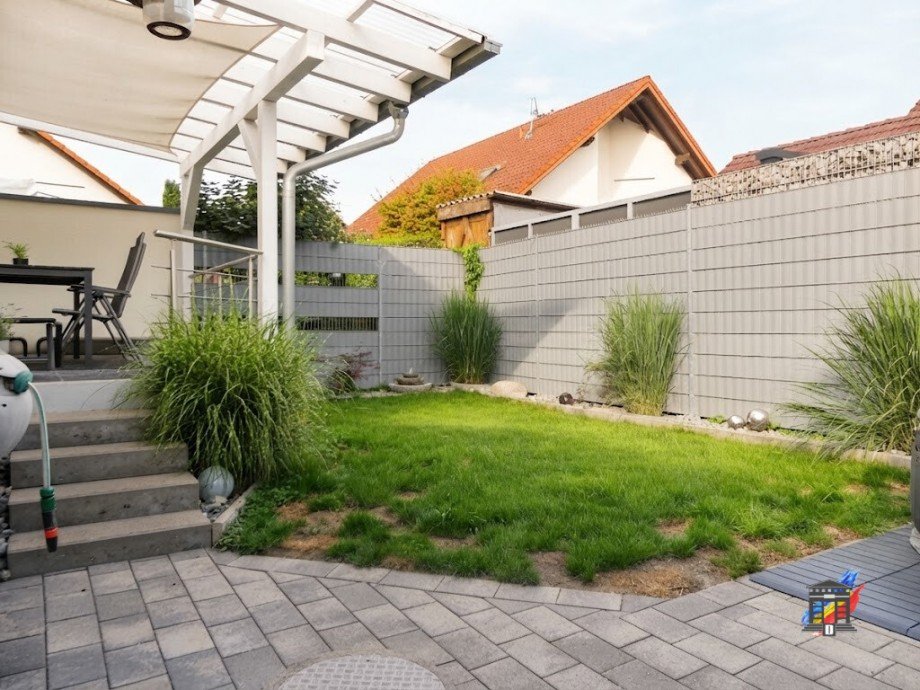 Garten Doppelhaush�lfte Forst