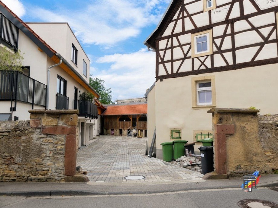 Innenhof_Einfahrt Maisonettewohnung Bruchsal / Obergrombach
