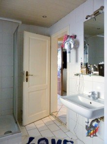 Badezimmer Erdgeschosswohnung mit Veranda